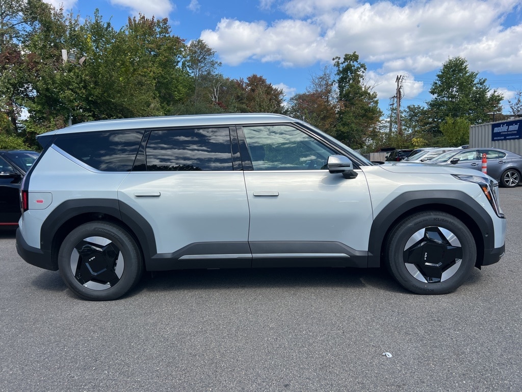 New 2026 Kia EV9 Wind SUV