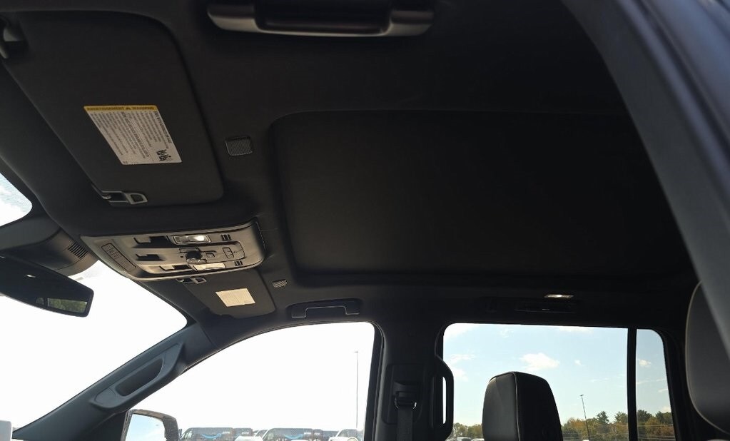 2024 Gmc Yukon XL SLT photo 3