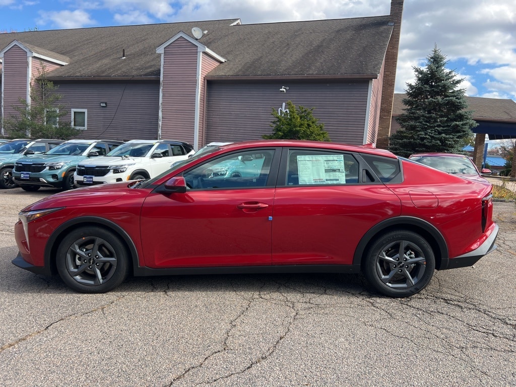 2025 Kia K4 LXS photo 2