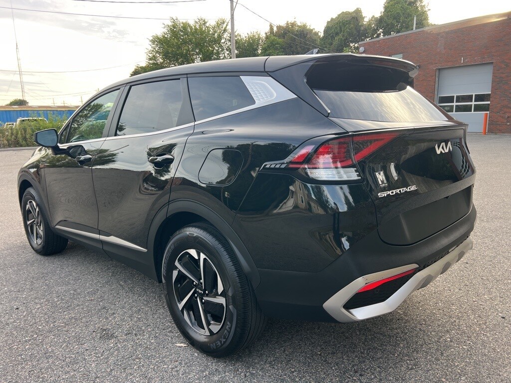 2023 Kia Sportage Hybrid LX photo 3