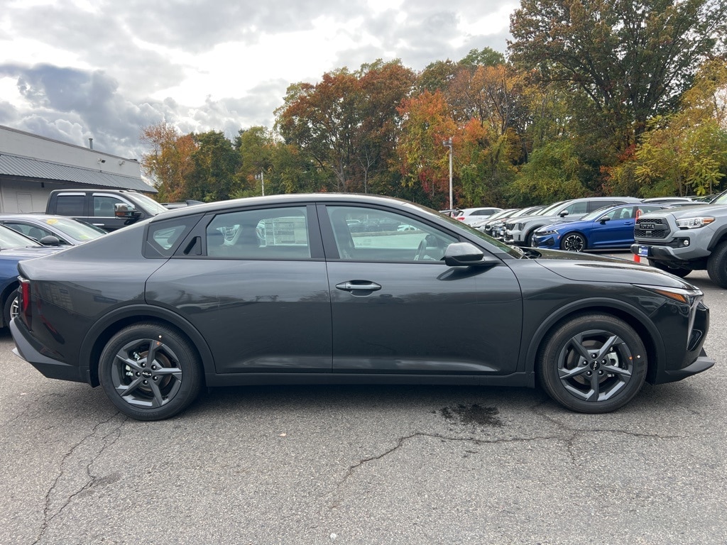 New 2025 Kia K4 LXS Sedan