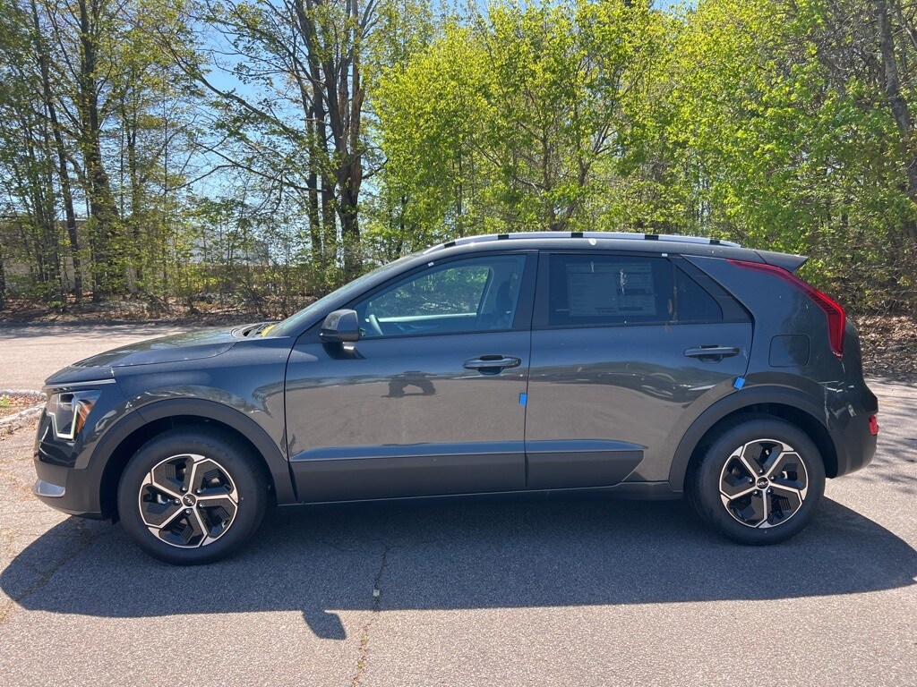 2025 Kia Niro LX photo 2
