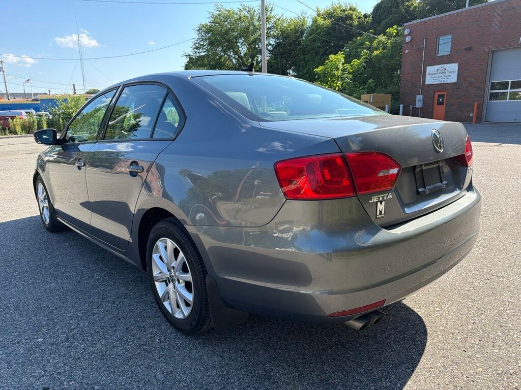 Used 2012 Volkswagen Jetta 2.5L SE Sedan