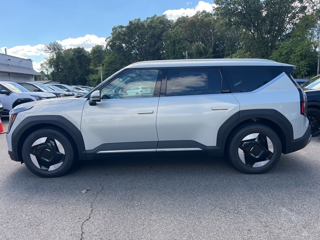 New 2026 Kia EV9 Wind SUV