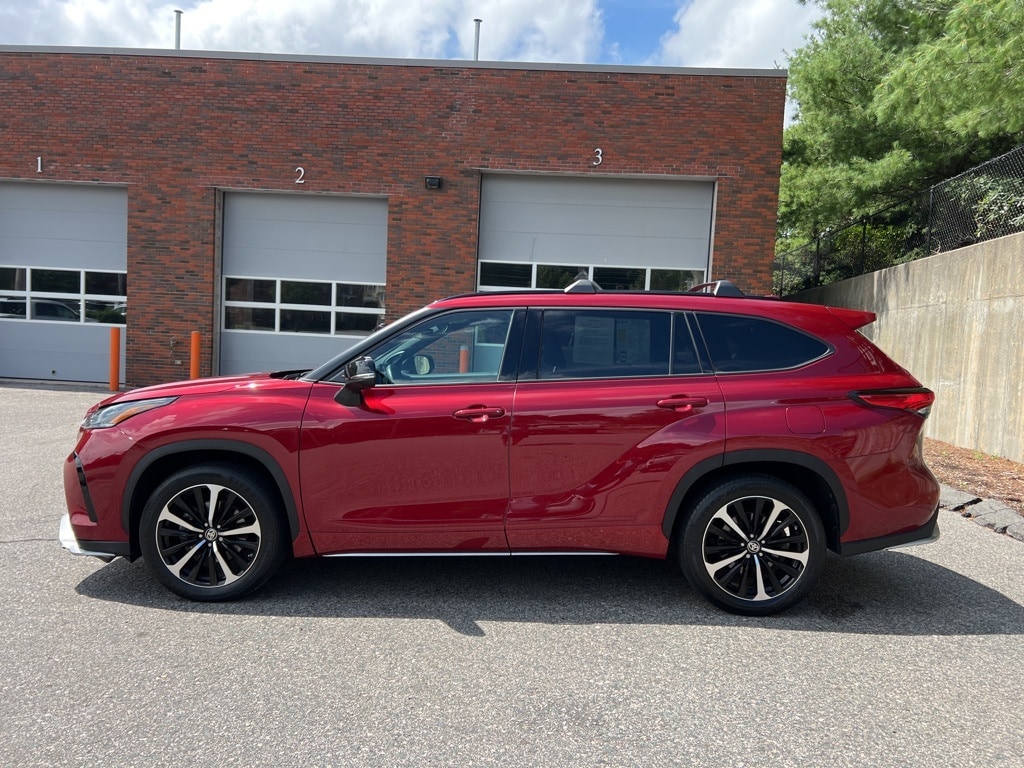 Used 2021 Toyota Highlander XSE with VIN 5TDJZRBHXMS079777 for sale in Norwood, MA