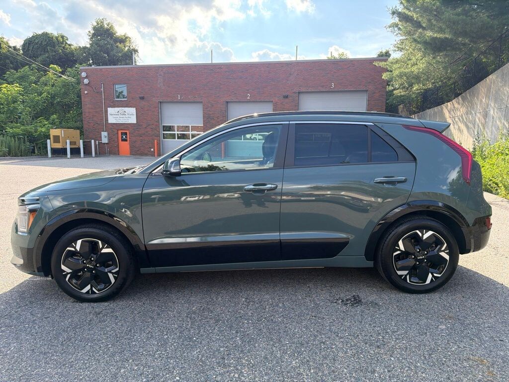 Used 2024 Kia Niro EV Wave SUV