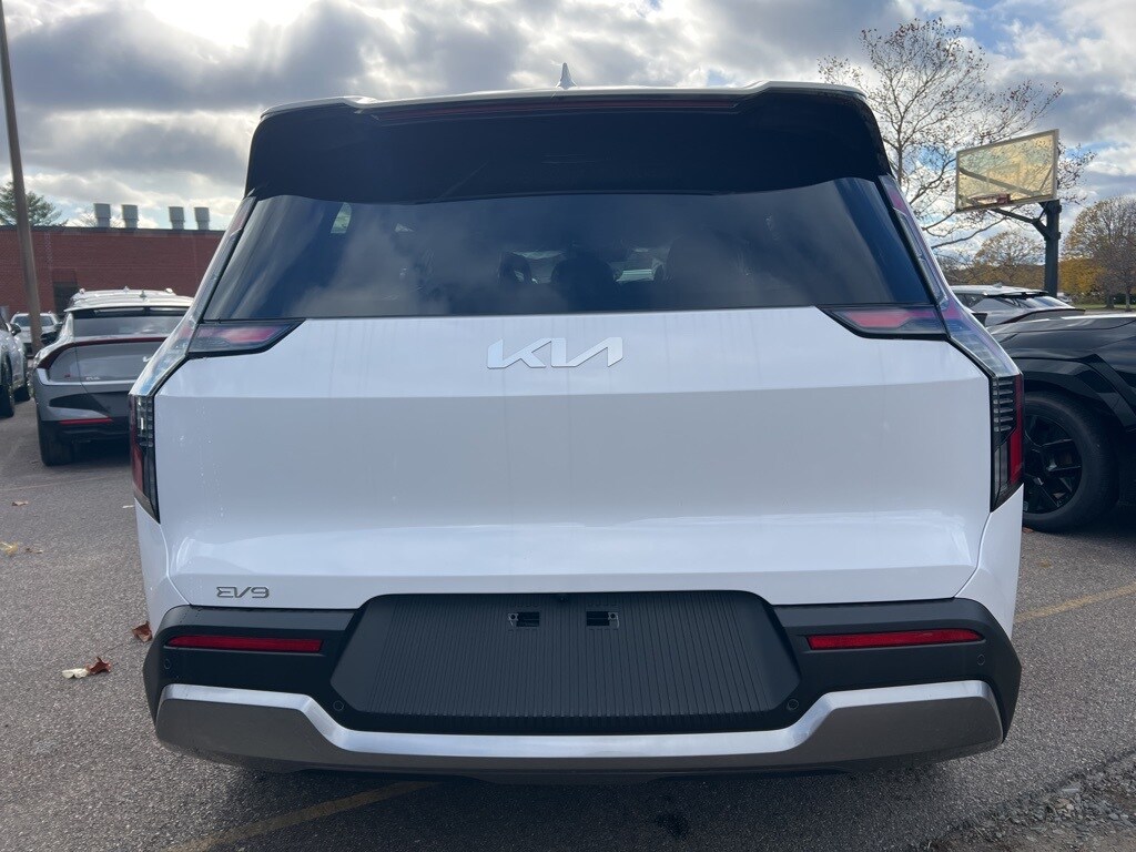 2026 Kia EV9 Wind photo 3