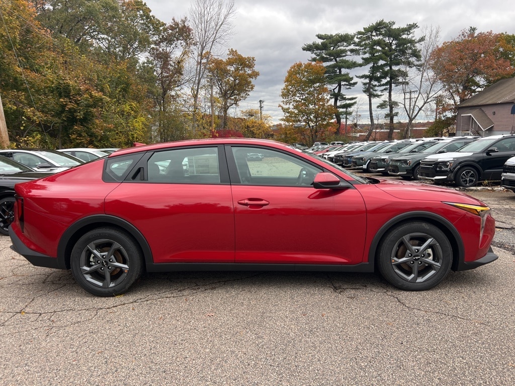 New 2025 Kia K4 LXS Sedan