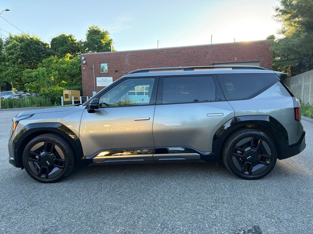 Used 2024 Kia EV9 GT-Line with VIN KNDAEFS55R6021700 for sale in Norwood, MA
