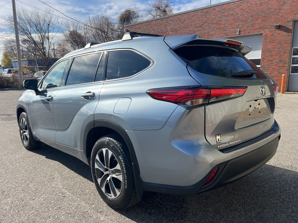 2021 Toyota Highlander Hybrid XLE photo 3