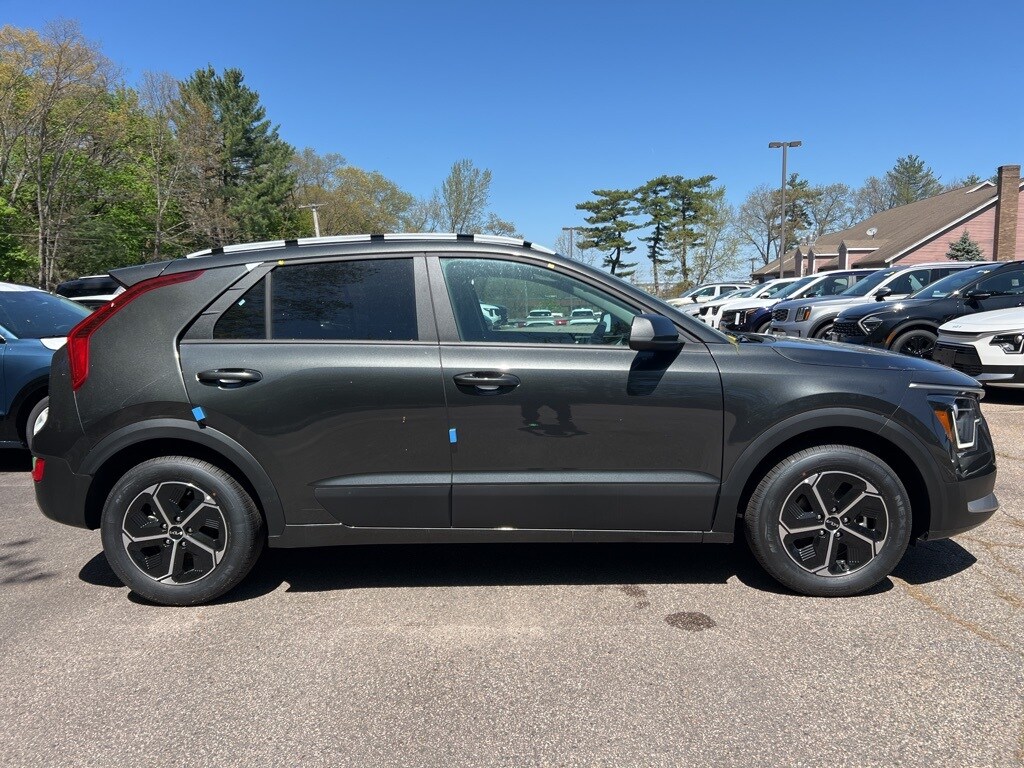 2025 Kia Niro LX photo 4