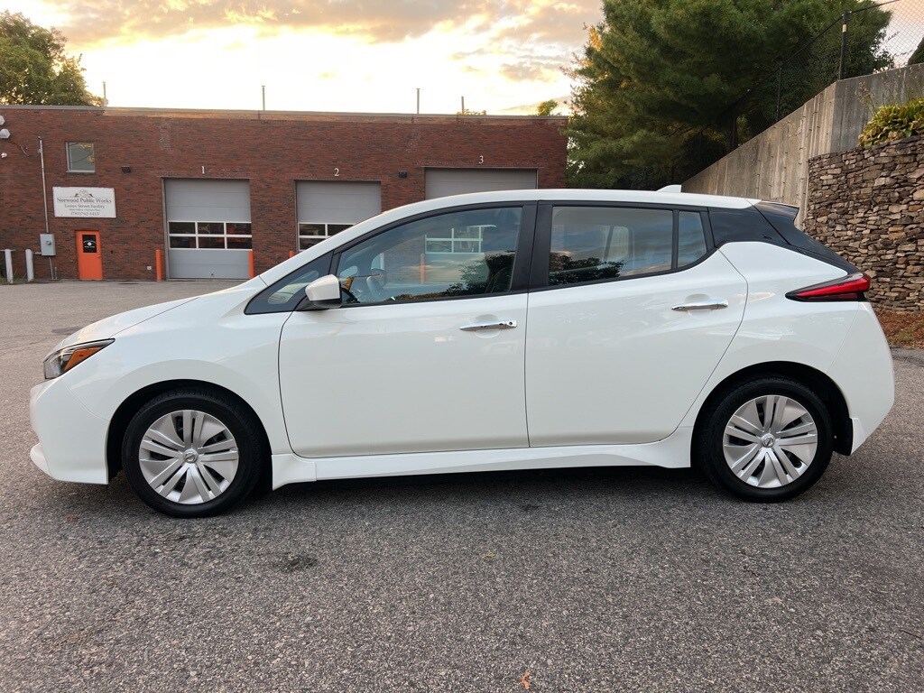 2020 Nissan Leaf S photo 2