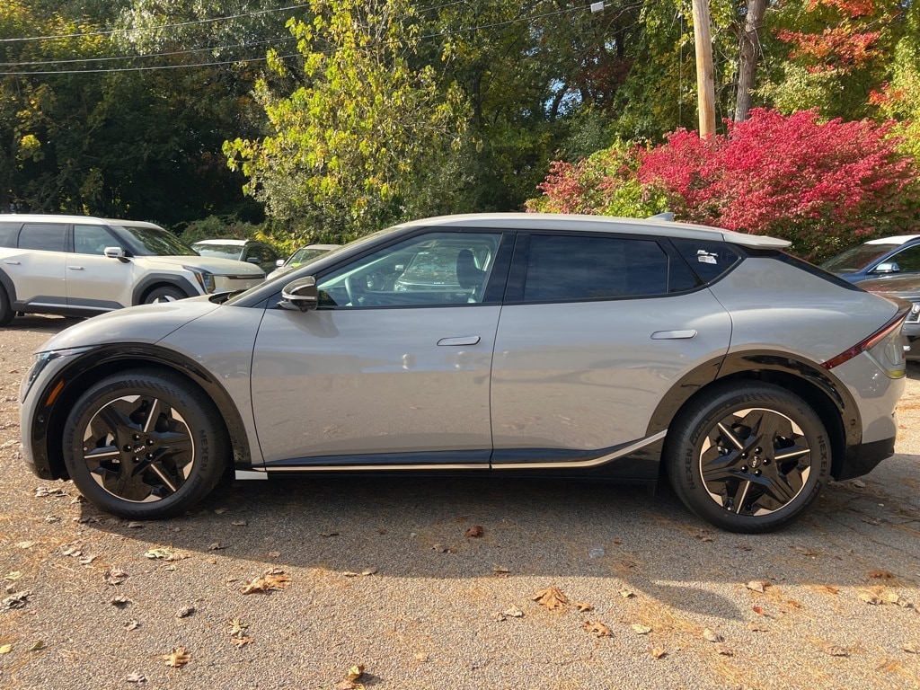 New 2025 Kia EV6 Wind SUV