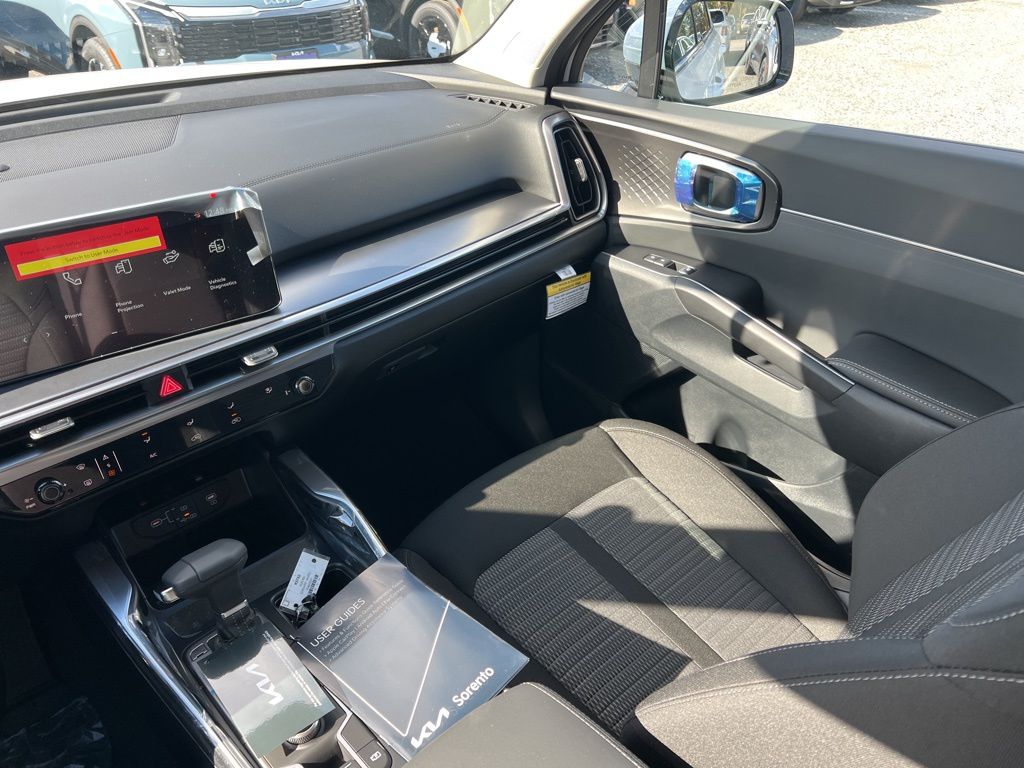 2026 Kia Sorento LX - Photo 11