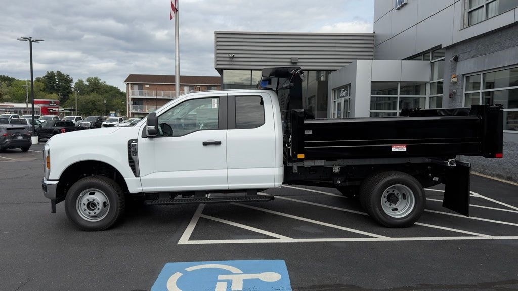 New 2026 Ford F-350SD Super Cab Chassis XL TRUCK