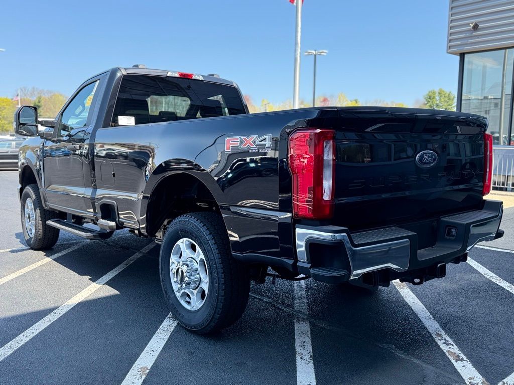 2025 Ford F-350 XLT photo 4