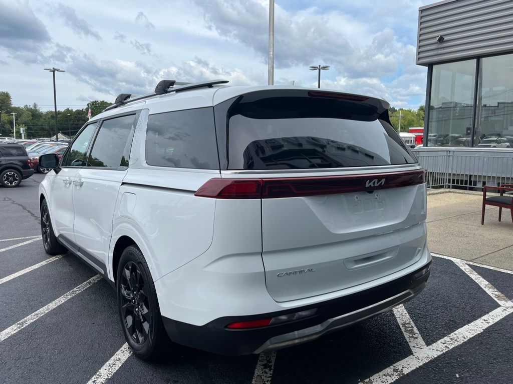 2023 Kia Carnival SX Prestige photo 2