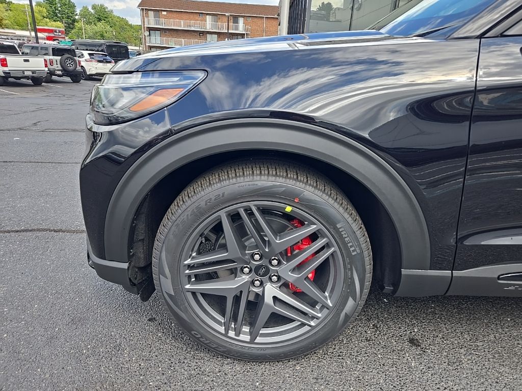 2025 Ford Explorer ST photo 2