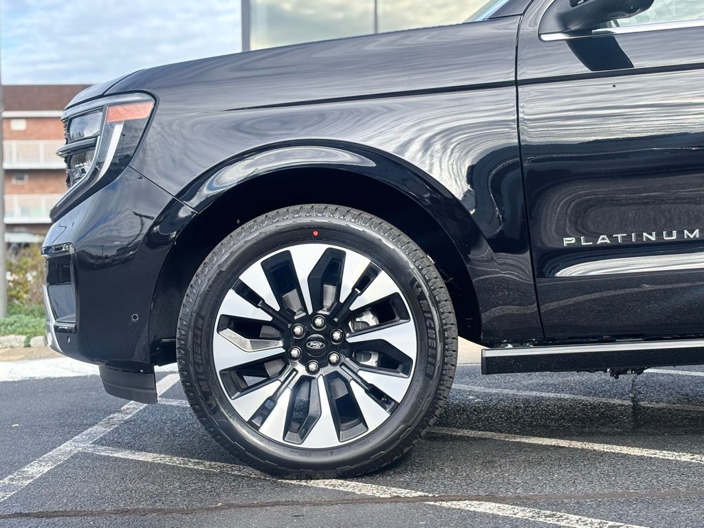 2025 Ford Expedition Platinum photo 3