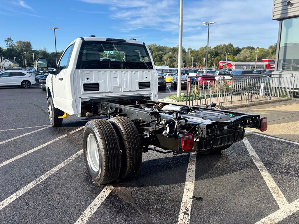 2026 Ford F-350 photo 3