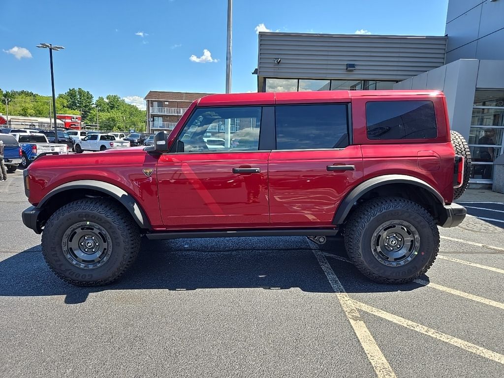 2025 Ford Bronco Badlands photo 2