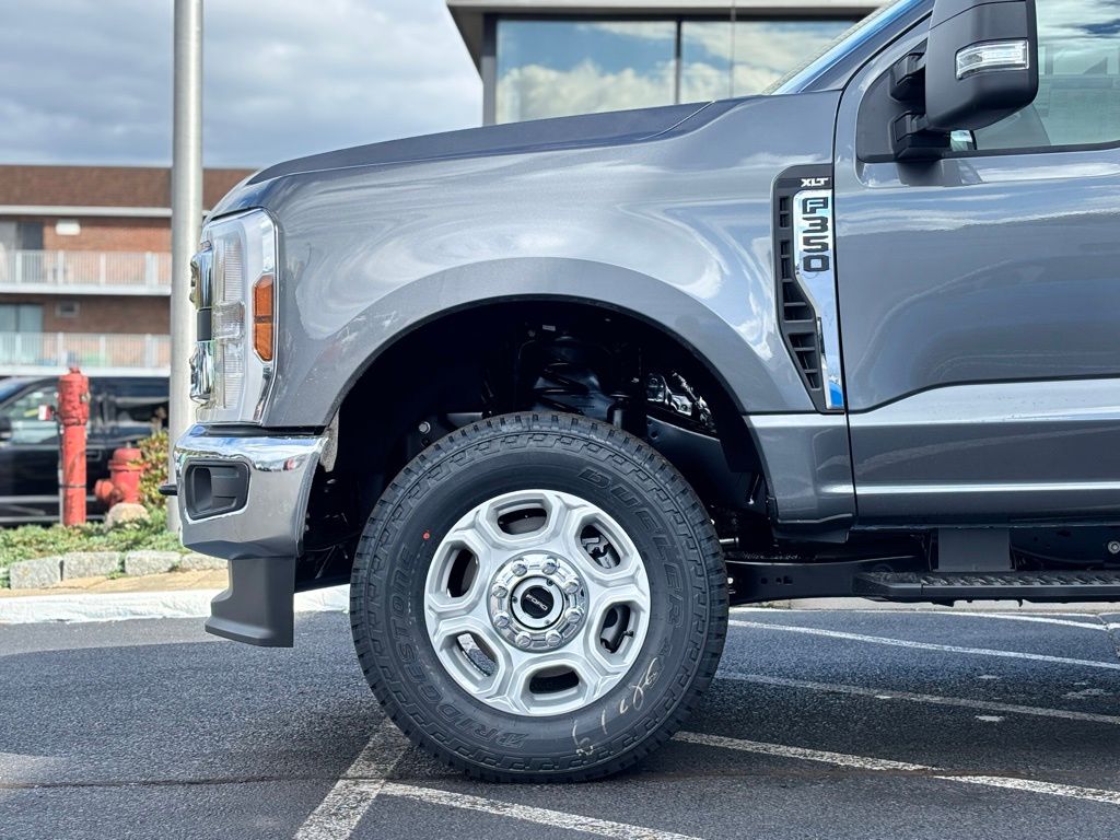 2026 Ford F-350 photo 3