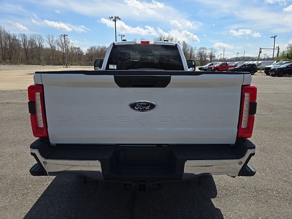 2025 Ford F-350 XLT photo 4