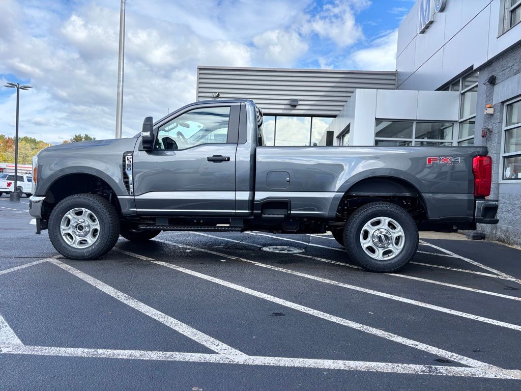 2026 Ford F-350 photo 2