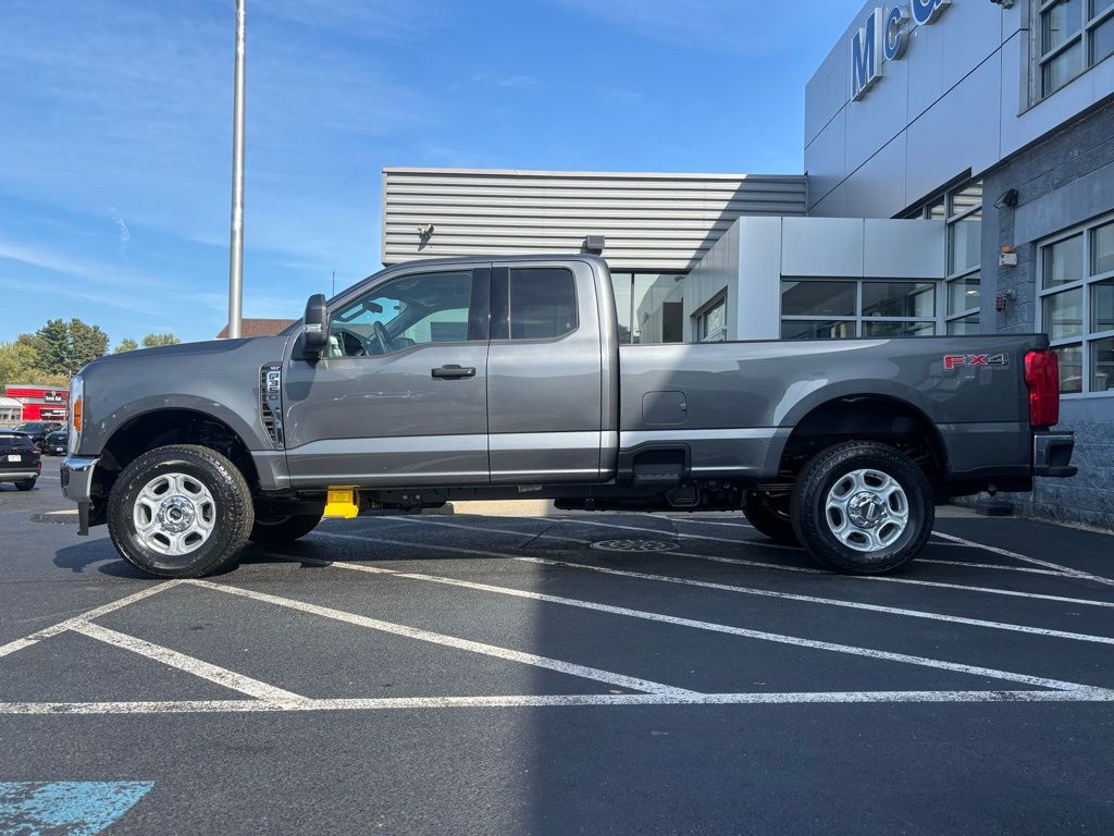 2026 Ford F-350 photo 2