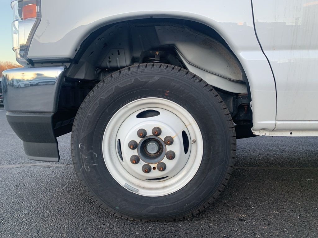 2024 Ford E-450 photo 2