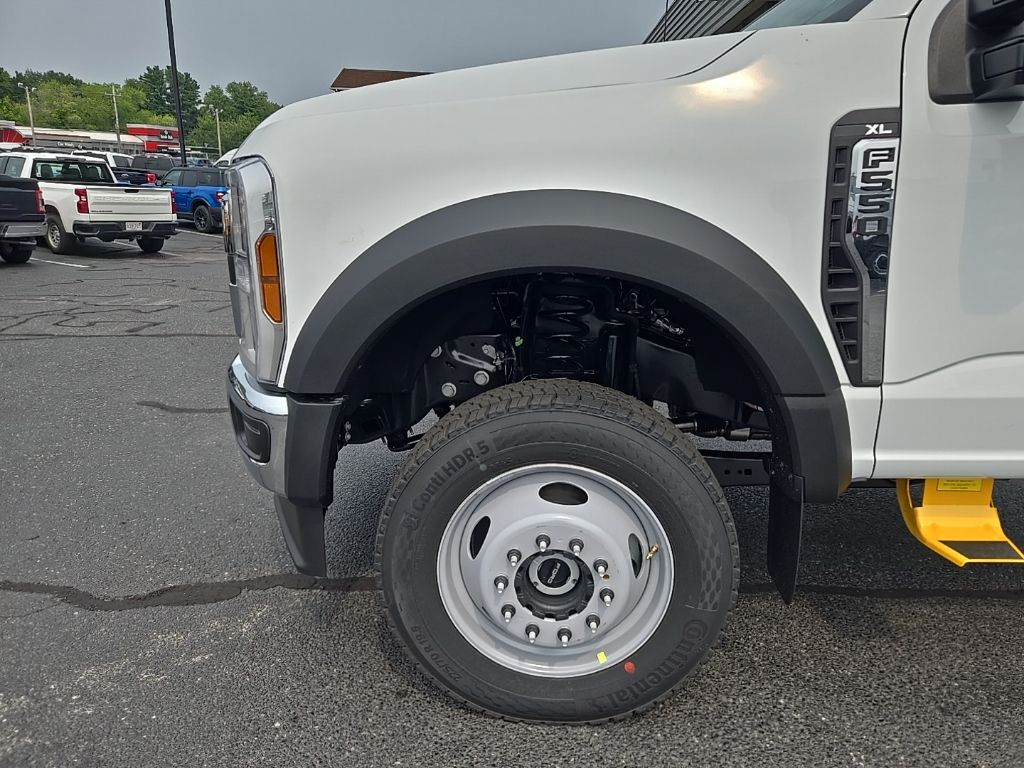 2025 Ford F-550 photo 2