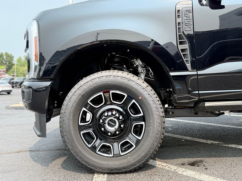2025 Ford F-350 Platinum photo 3
