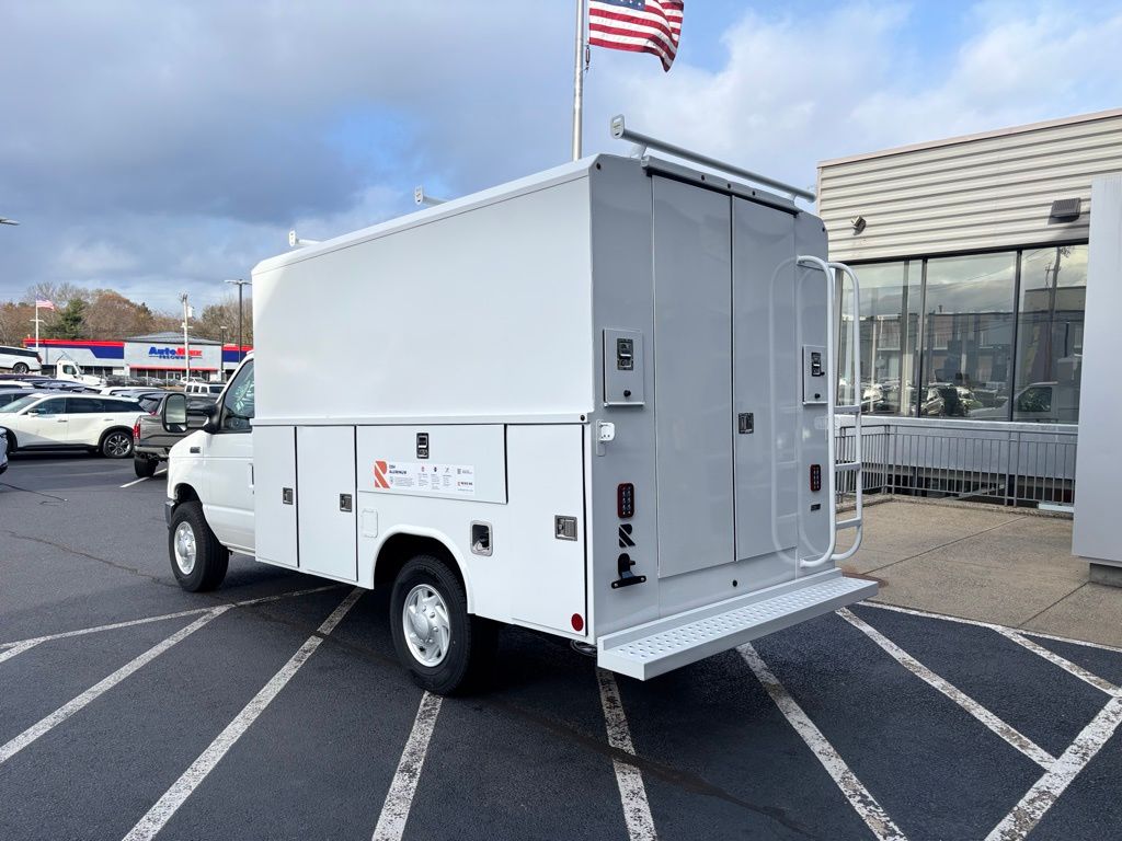 2026 Ford E-350 Base photo 4