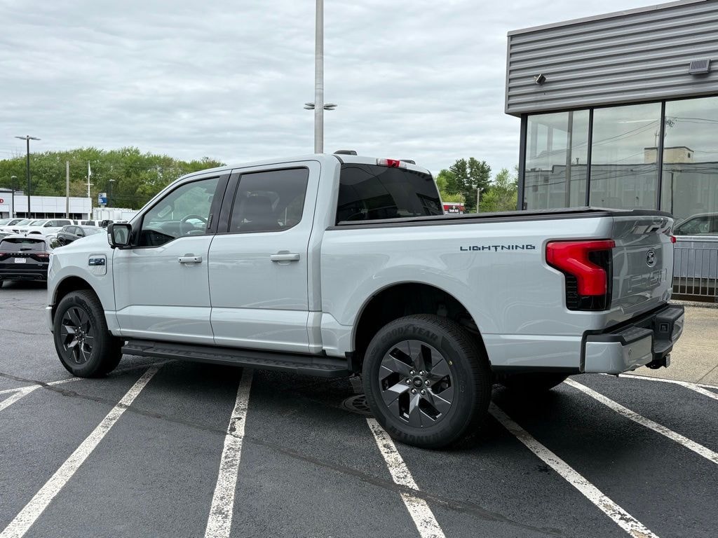 New 2024 Ford F-150 Lightning Flash 320 mile (eAWD) EPA-est. range Truck SuperCrew Cab