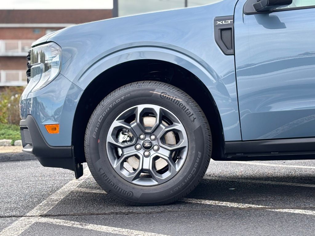 2025 Ford Maverick XLT photo 2