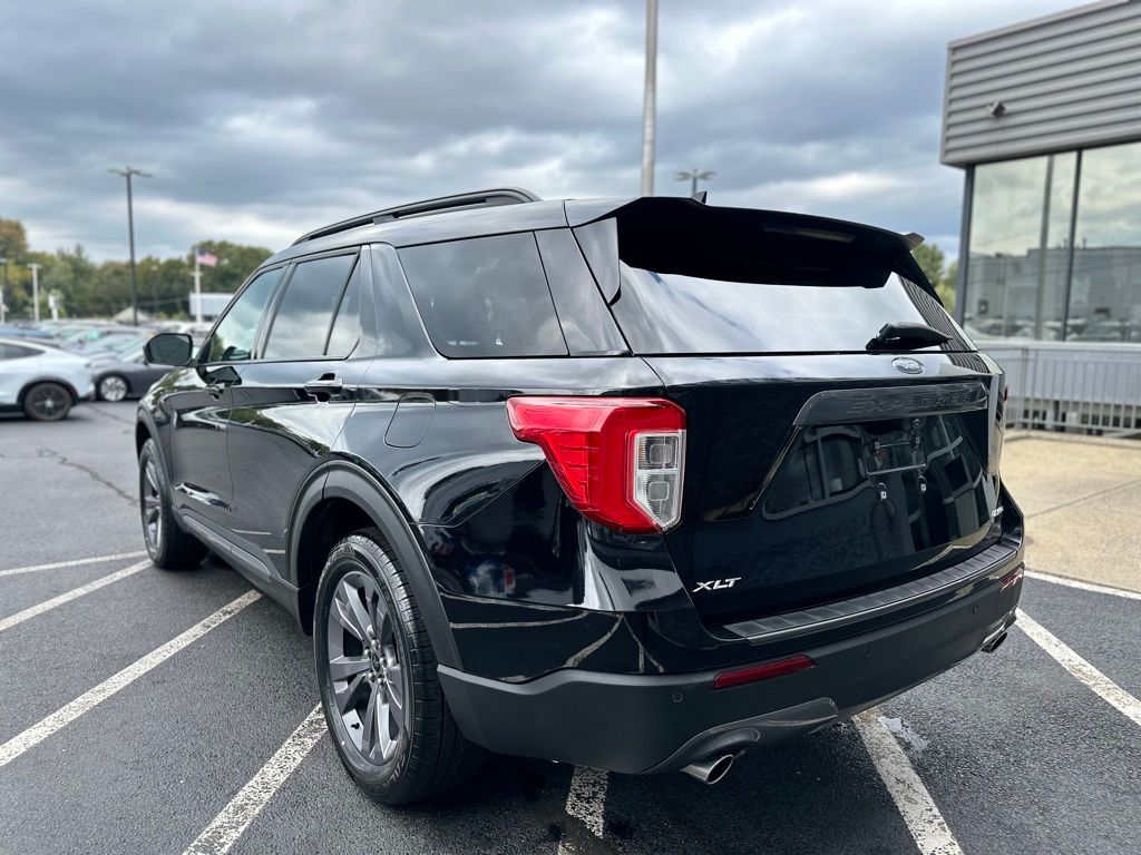 2022 Ford Explorer XLT photo 3