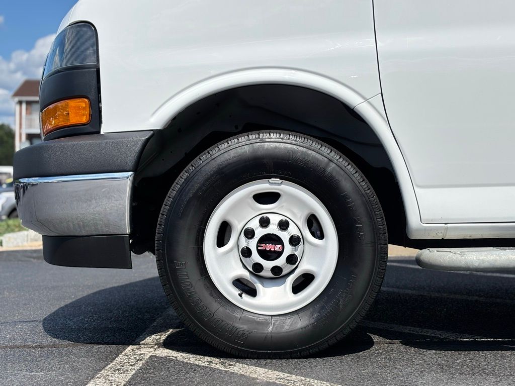 2023 Gmc Savana 2500 Cargo photo 2