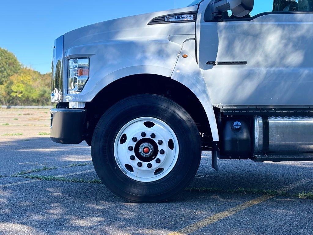 2026 Ford F-650 photo 2