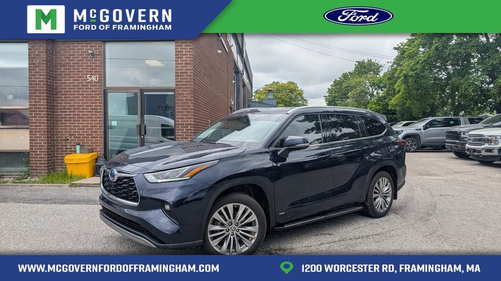 Used 2024 Toyota Highlander Hybrid Platinum SUV