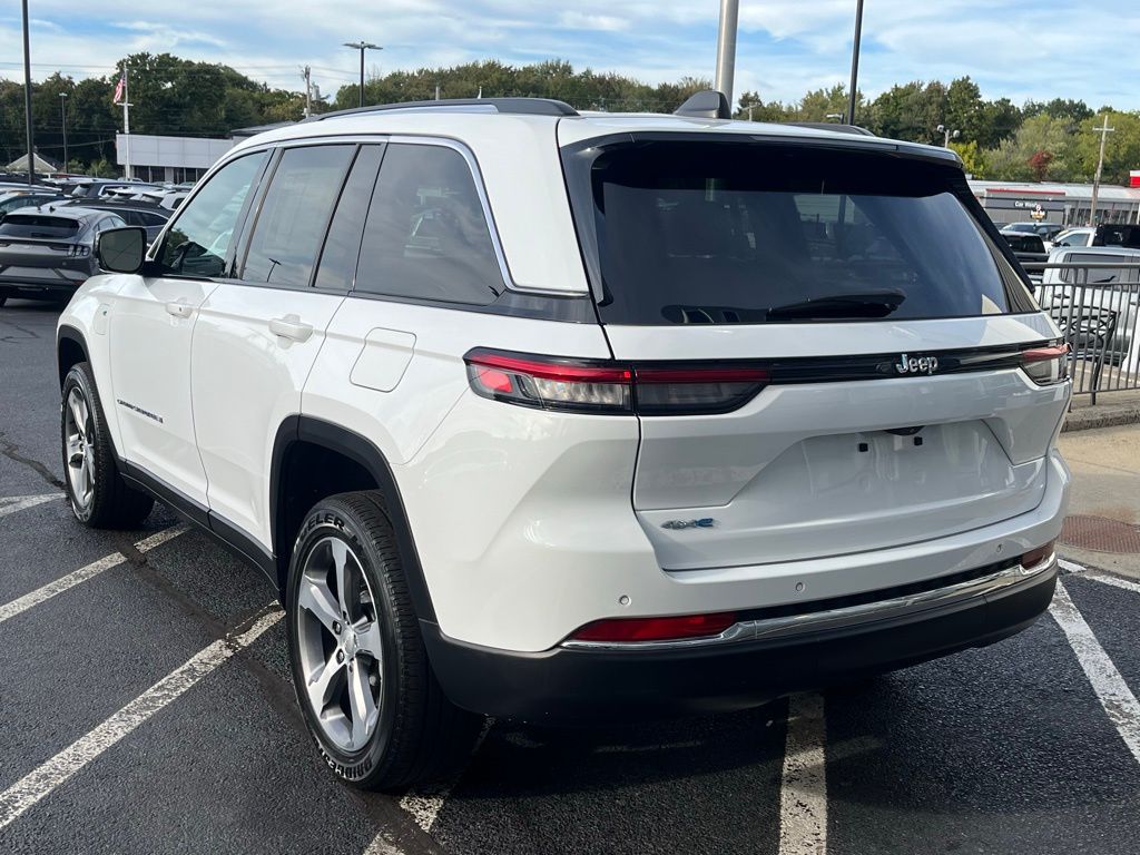 2022 Jeep Cherokee Limited 4xe photo 3