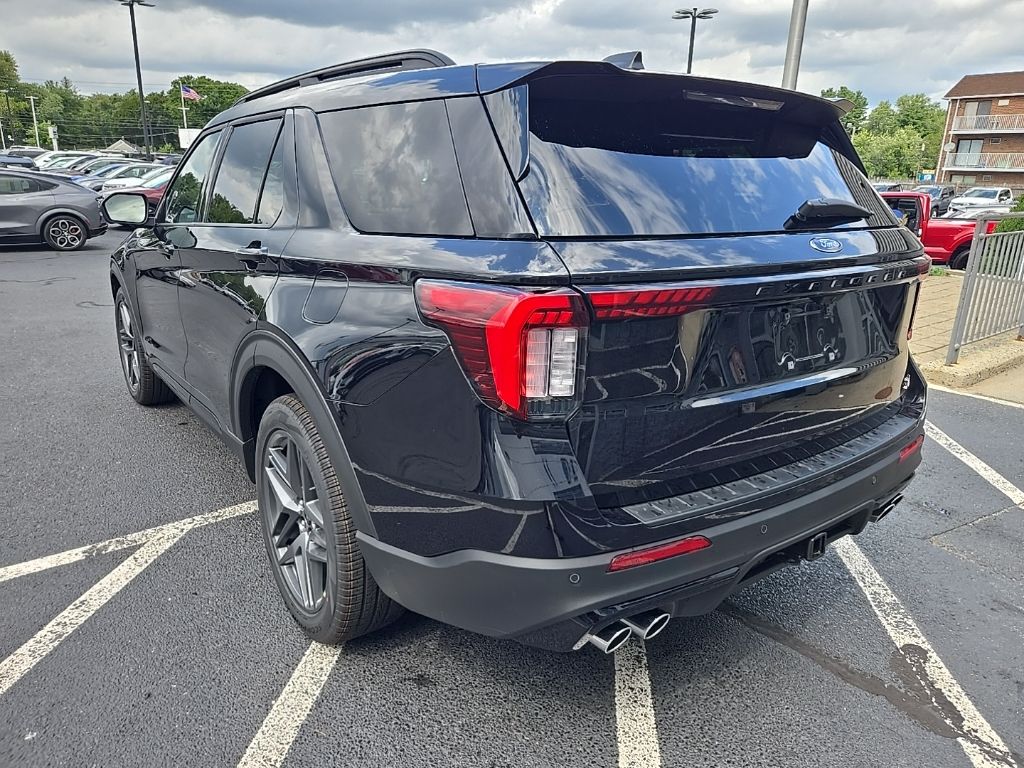 2025 Ford Explorer ST photo 3