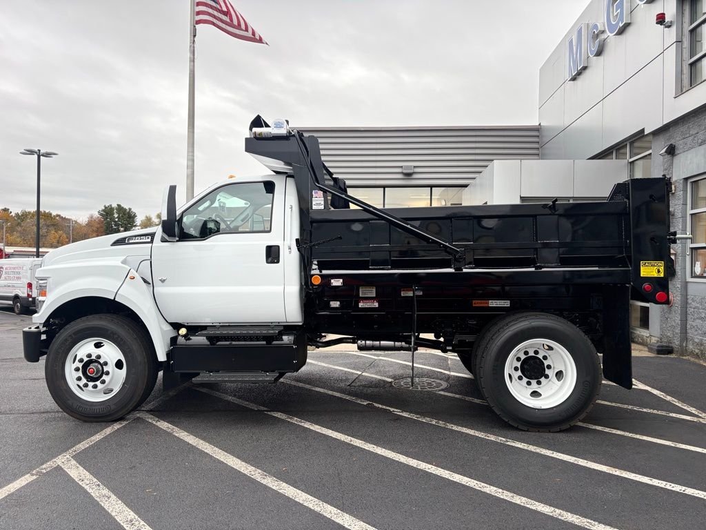2026 Ford F-650 photo 2