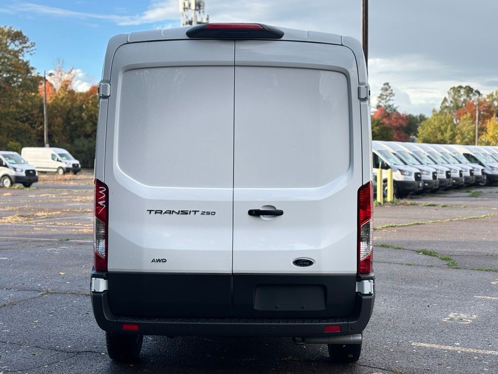 2025 Ford Transit photo 4