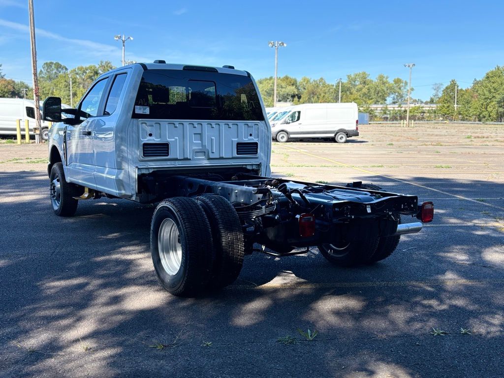 2026 Ford F-350 photo 4