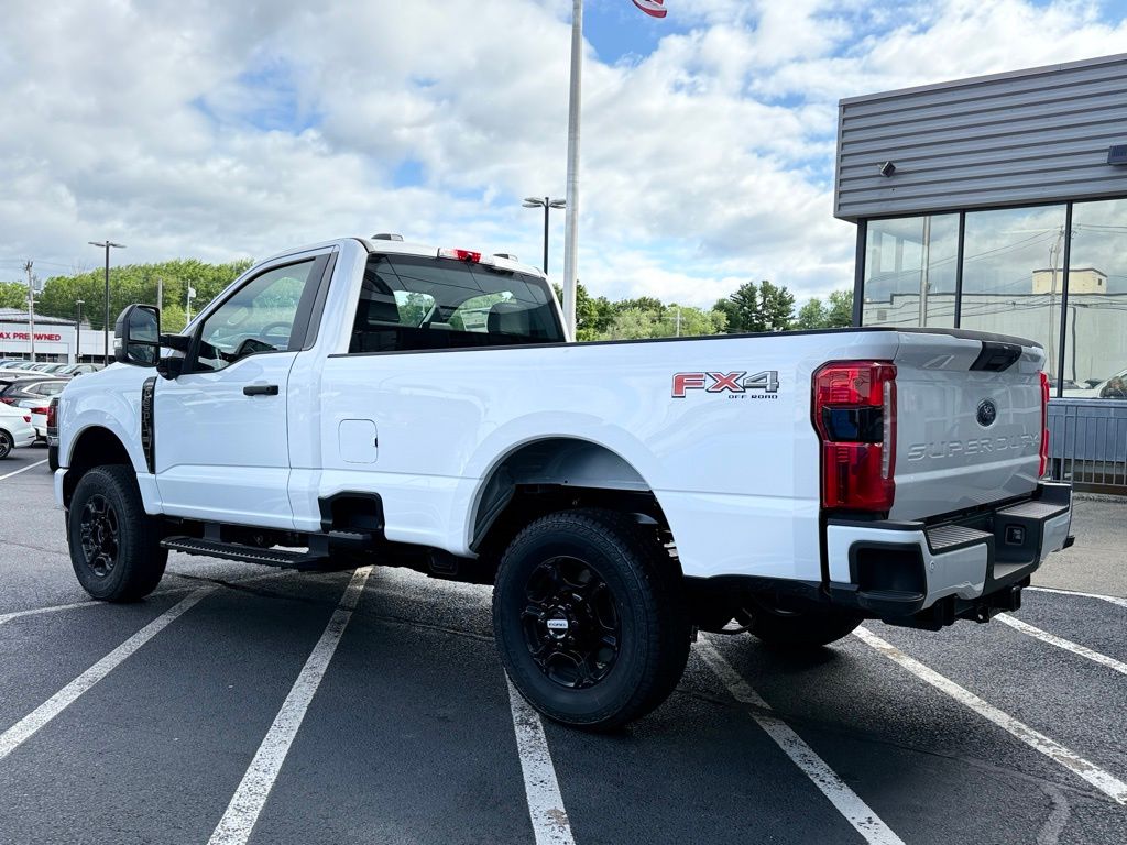 2025 Ford F-350 XL photo 4