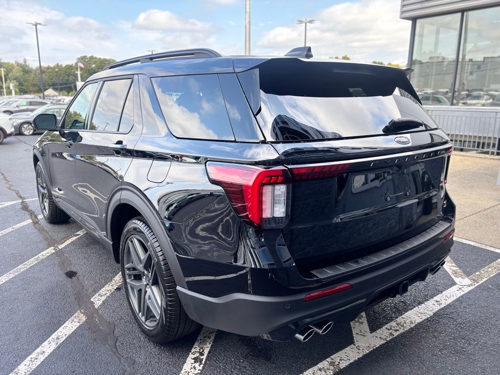 2025 Ford Explorer ST photo 3