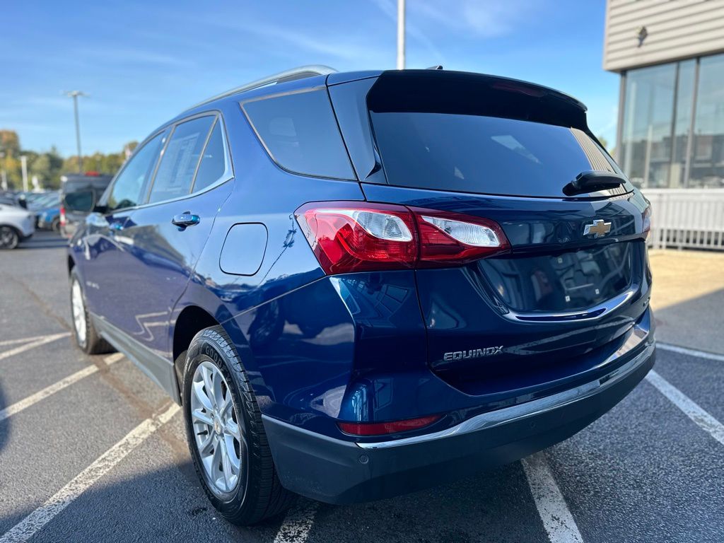 2019 Chevrolet Equinox LT photo 2