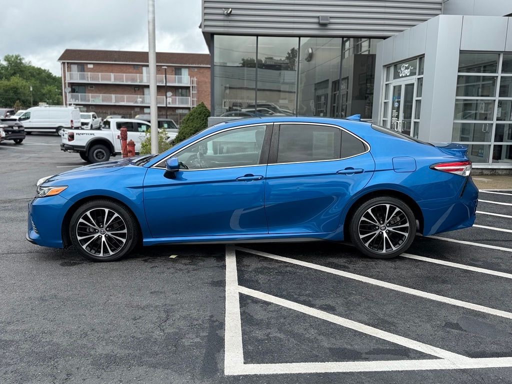 Used 2020 Toyota Camry SE Sedan