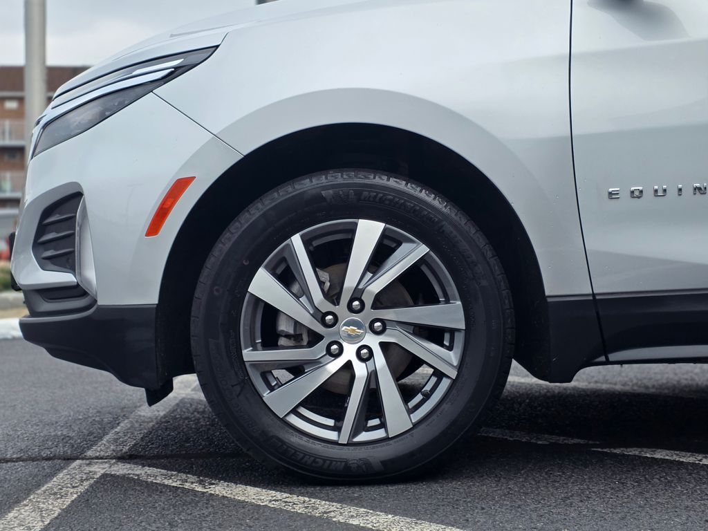 2022 Chevrolet Equinox LT photo 3