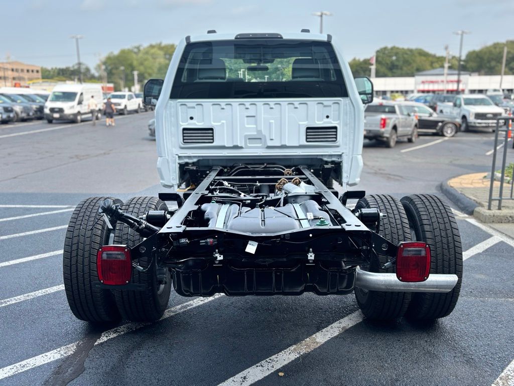 2026 Ford F-350 photo 3